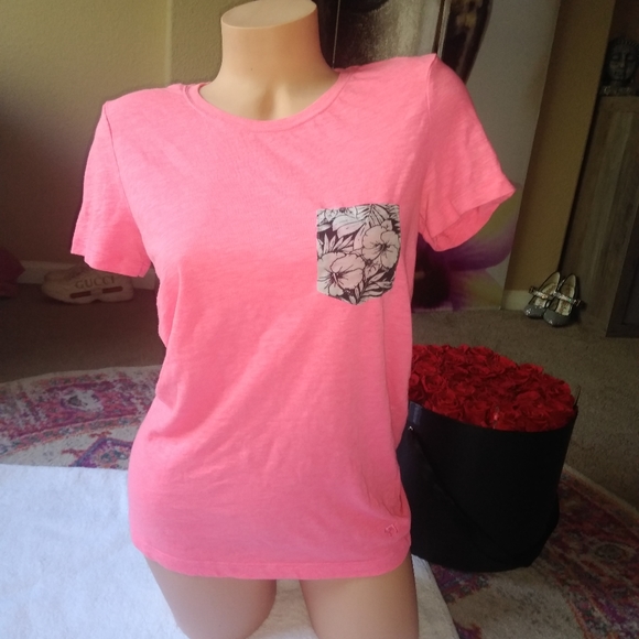 Victoria secret t-shirt - Picture 2 of 5